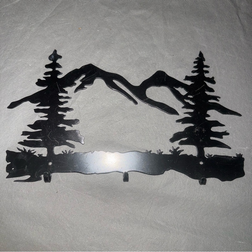 Metal Mountain Scene Pines Key Holder Wall Mount Cabin